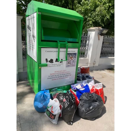Kontejner za prikupljanje odeće i starih tekstila za reciklažu