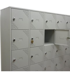 Locker, 30-compartment cabinet, 5 x 6 – lock with padlock.