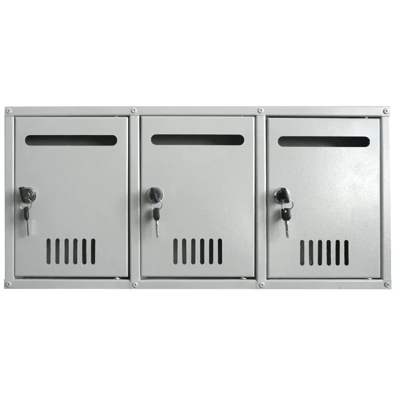 Sets von Briefkästen aus Metall in 3, 4 oder 5 Stück Sets von Briefkästen aus Metall in 3, 4 oder 5 Stück